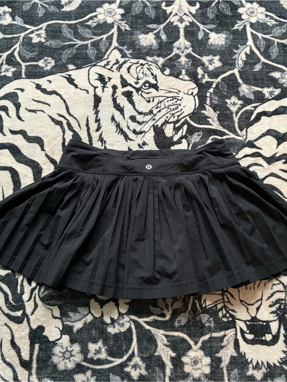 015 - WOMENS LULULEMON ATHLETICA BLACK SKIRT